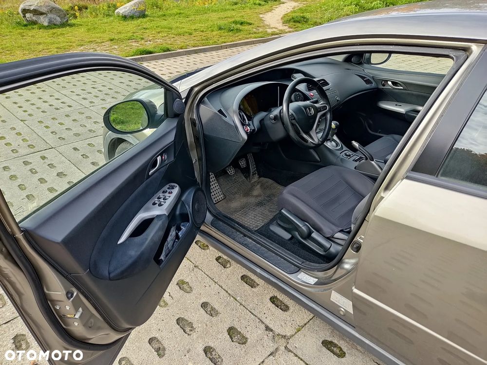 Honda Civic 1.8 Sport - 12