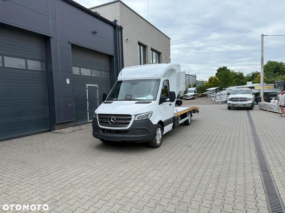 Mercedes-Benz Sprinter - 24