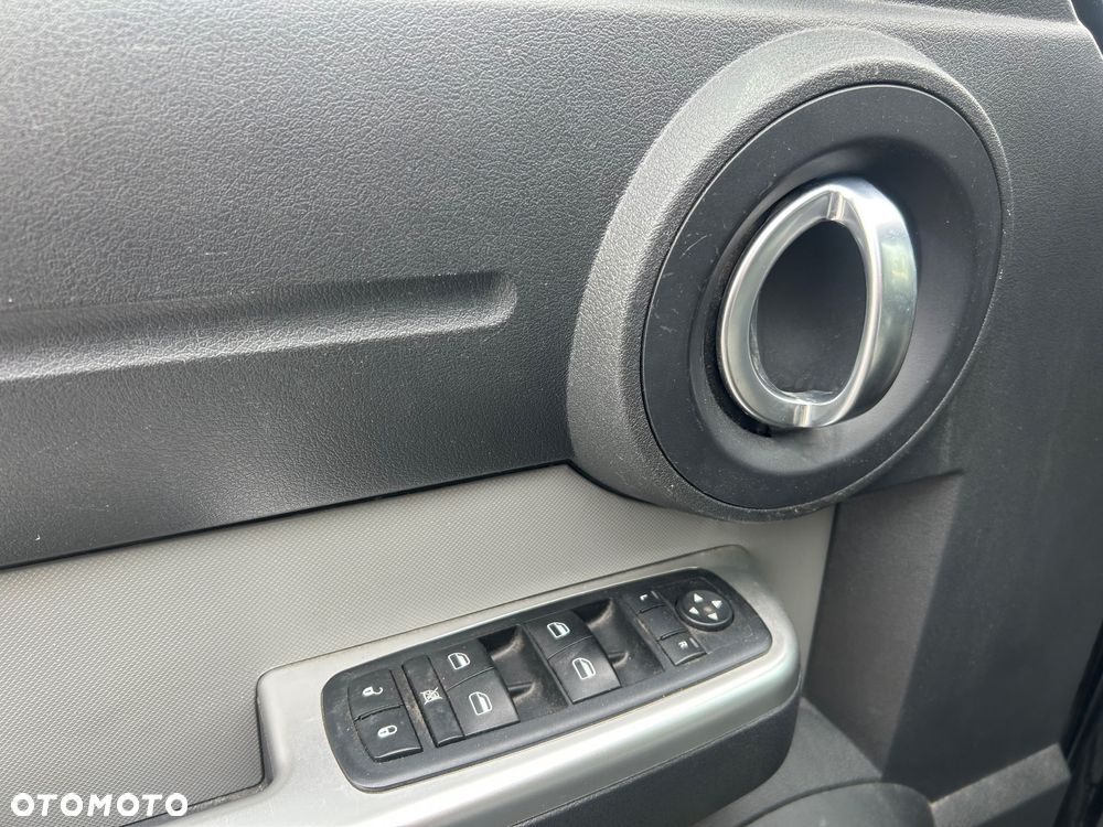 Dodge Nitro 2.8 CRD SE - 19
