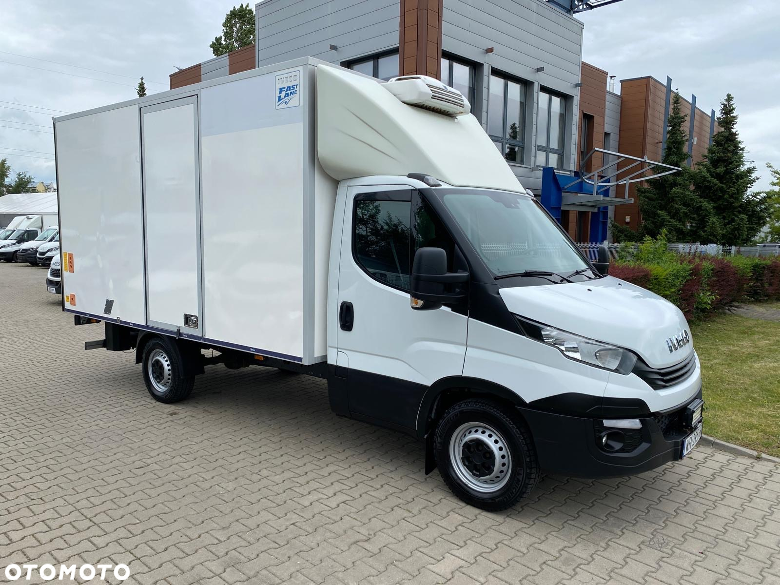 Iveco DAILY 36-160 HI-MATIC CHŁODNIA THERMO KING V300 WINDA ZEPRO - 4