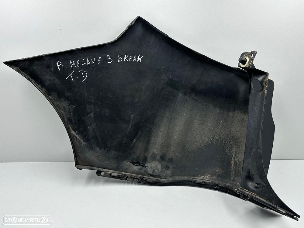 Canto Parachoques Trás Direito - Renault Megane III (Break) - 2