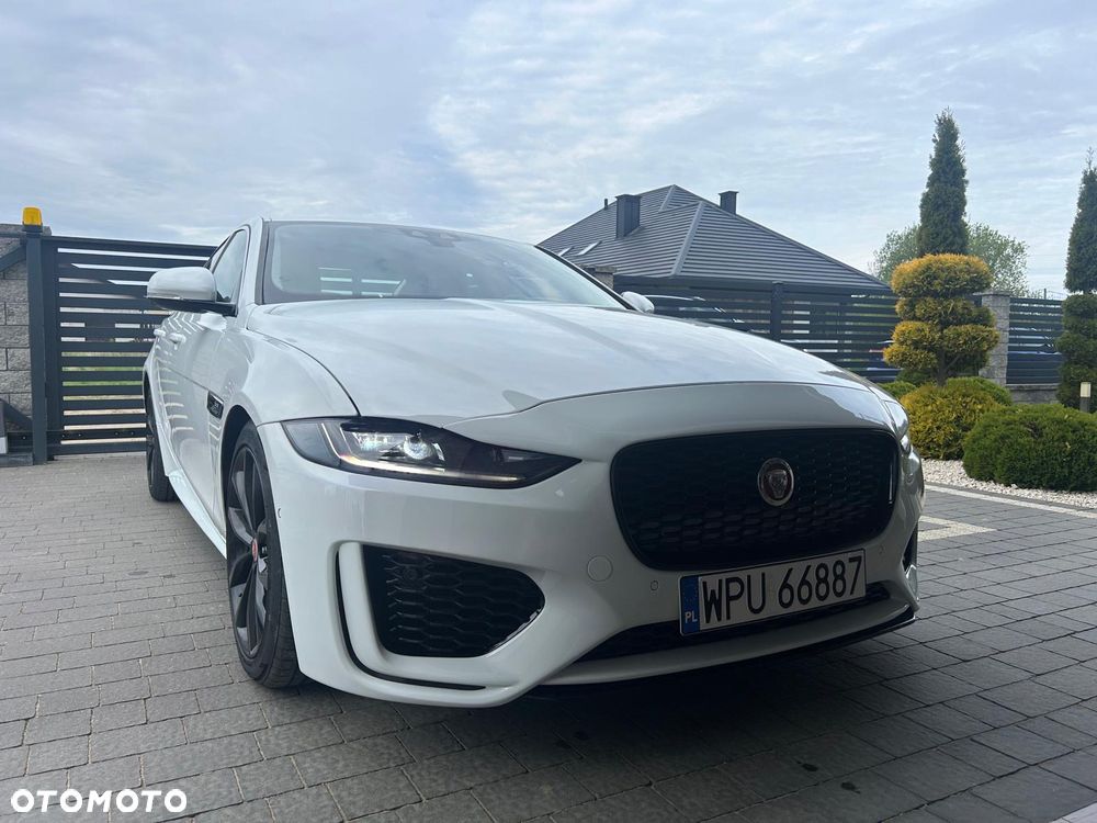 Jaguar XE 2.0 T R-Sport - 24