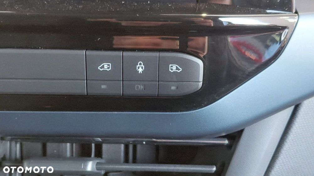 Ford Tourneo Custom - 33