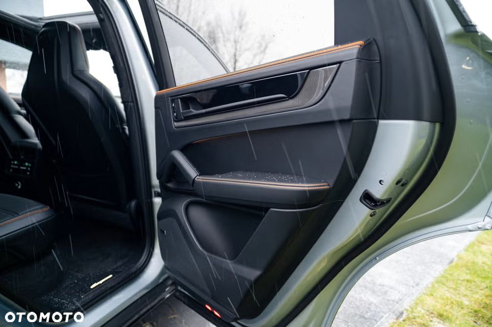 Porsche Cayenne - 21