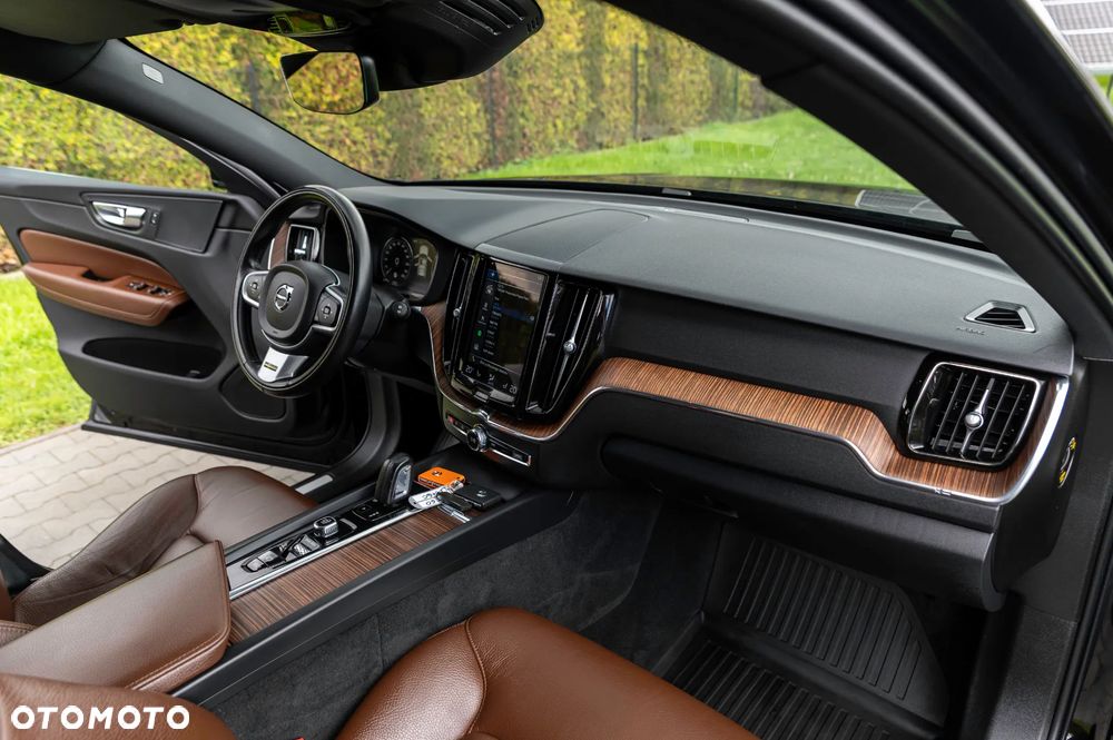 Volvo XC 60 B4 D Ultimate Dark - 24