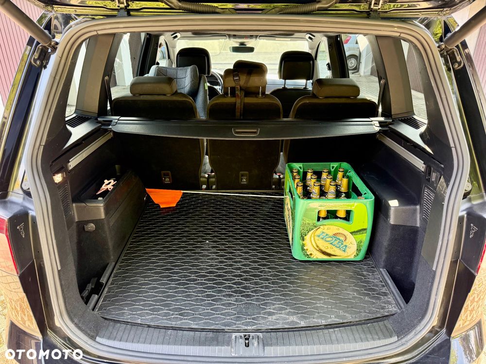 Volkswagen Touran - 11