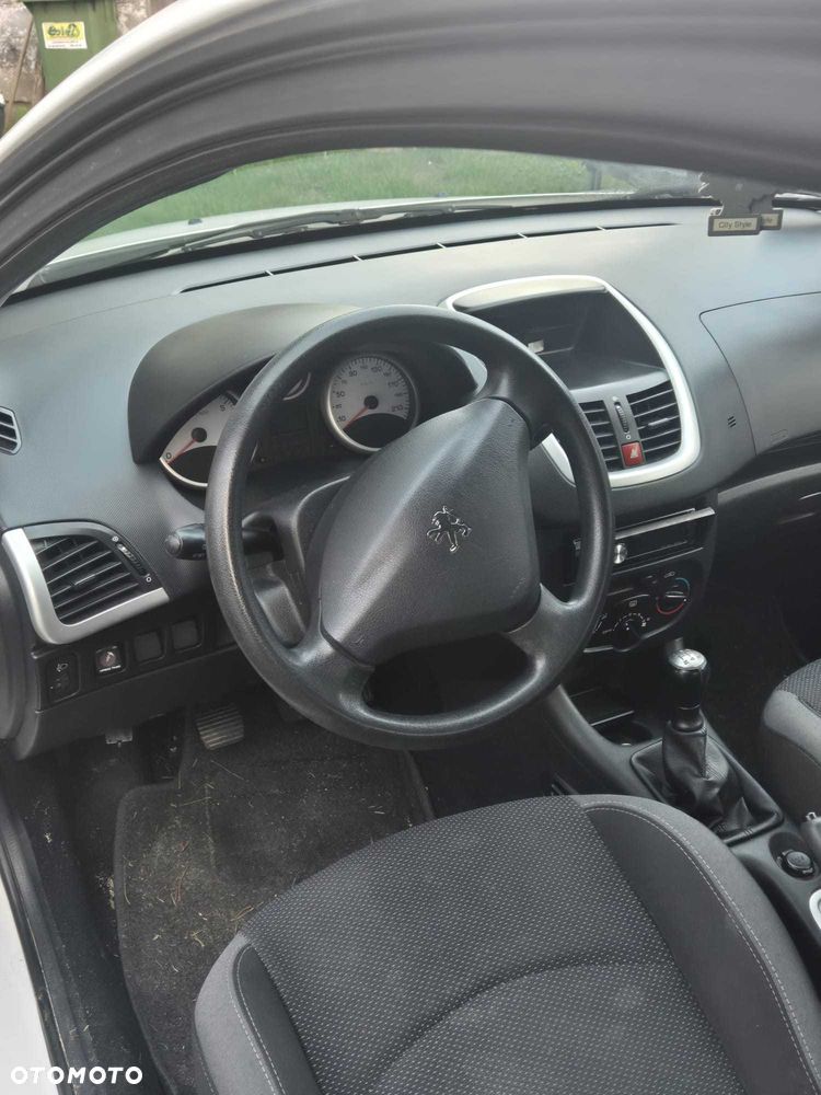 Peugeot 206 2009 photo 5