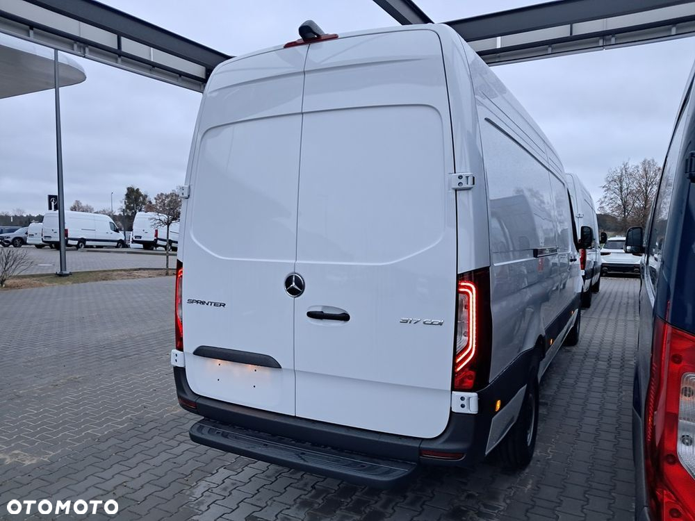 Mercedes-Benz Sprinter - 3