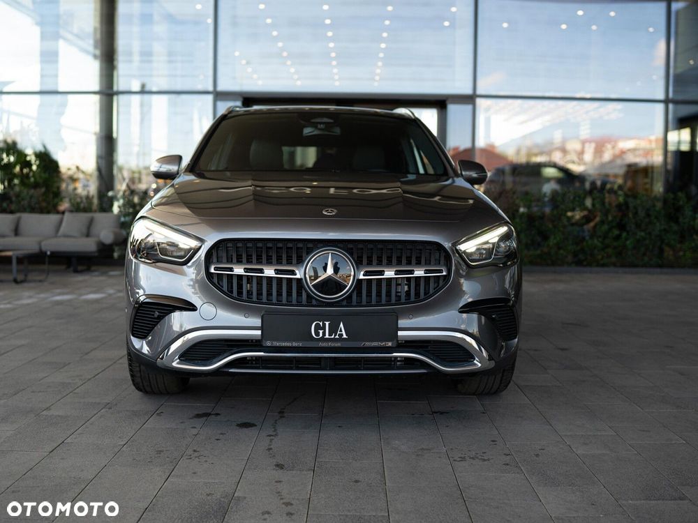 Mercedes-Benz GLA - 2