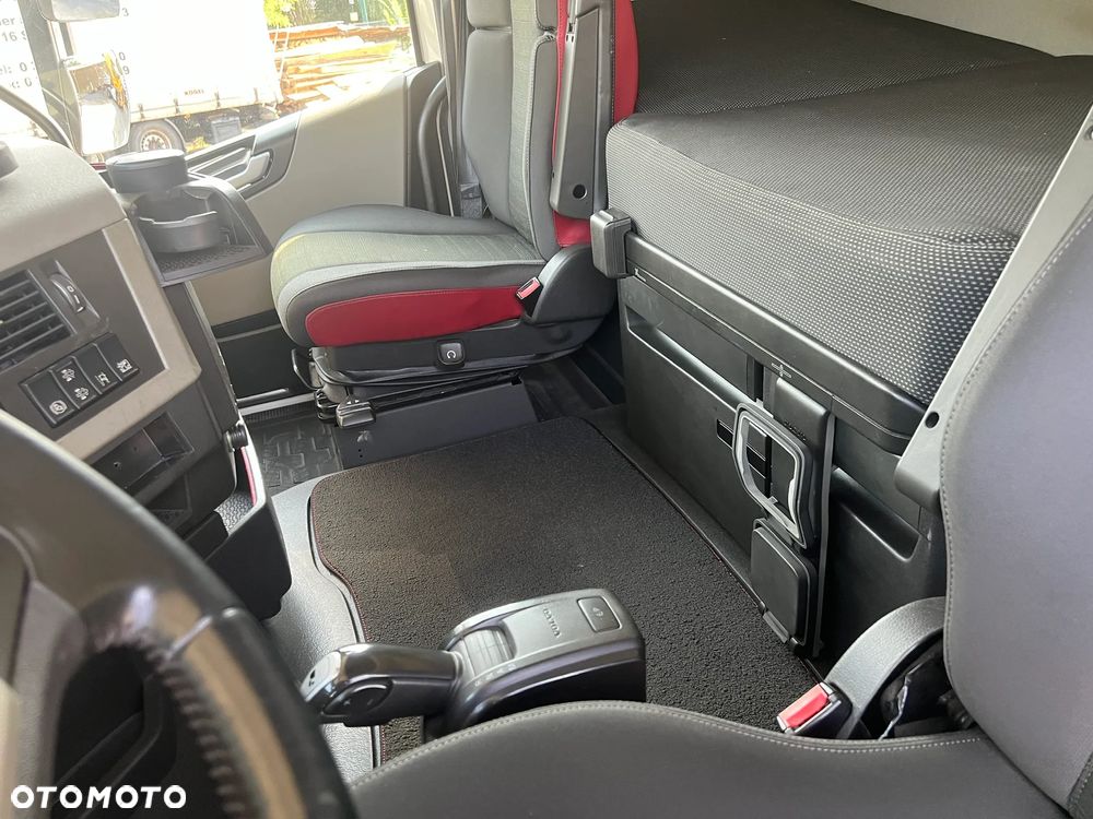 Volvo FH 460 Xenony Klimapostojowa winda Niemcy - 13