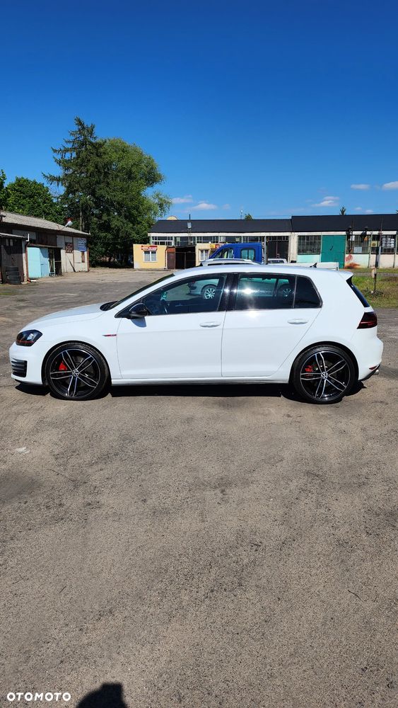 Volkswagen Golf - 5