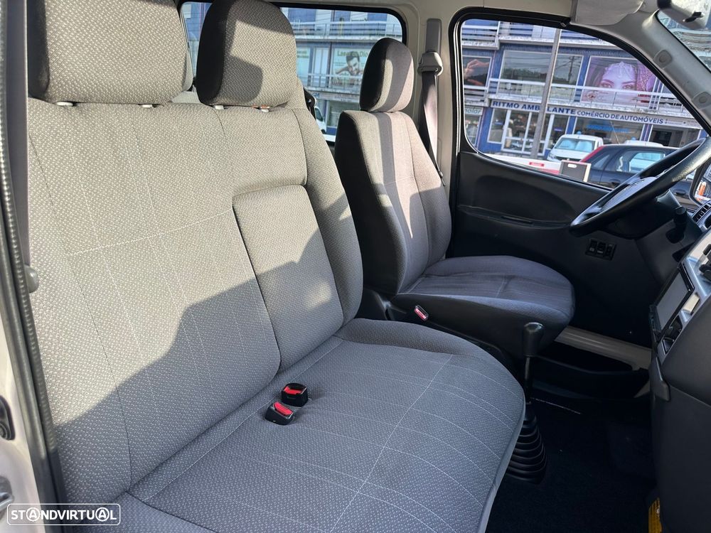 Toyota HiAce 2.5 D-4D Curto 2.8T AC - 14