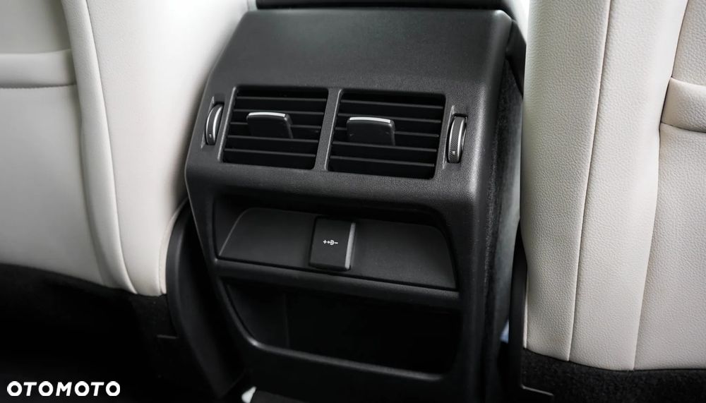 Land Rover Discovery Sport - 31