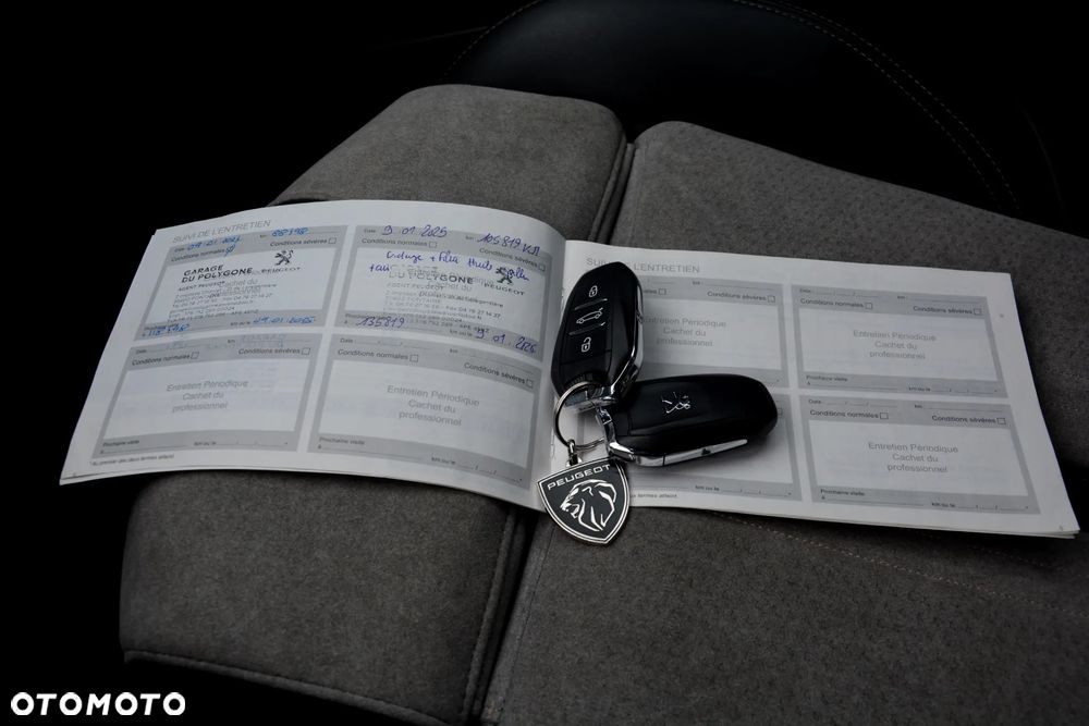 Peugeot 3008 1.6 PureTech HYbrid4 GT Line S&S EAT8 - 11