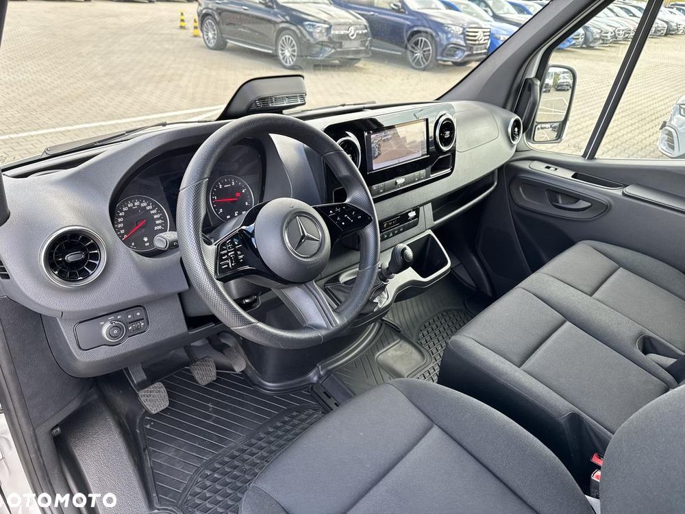 Mercedes-Benz Sprinter - 13