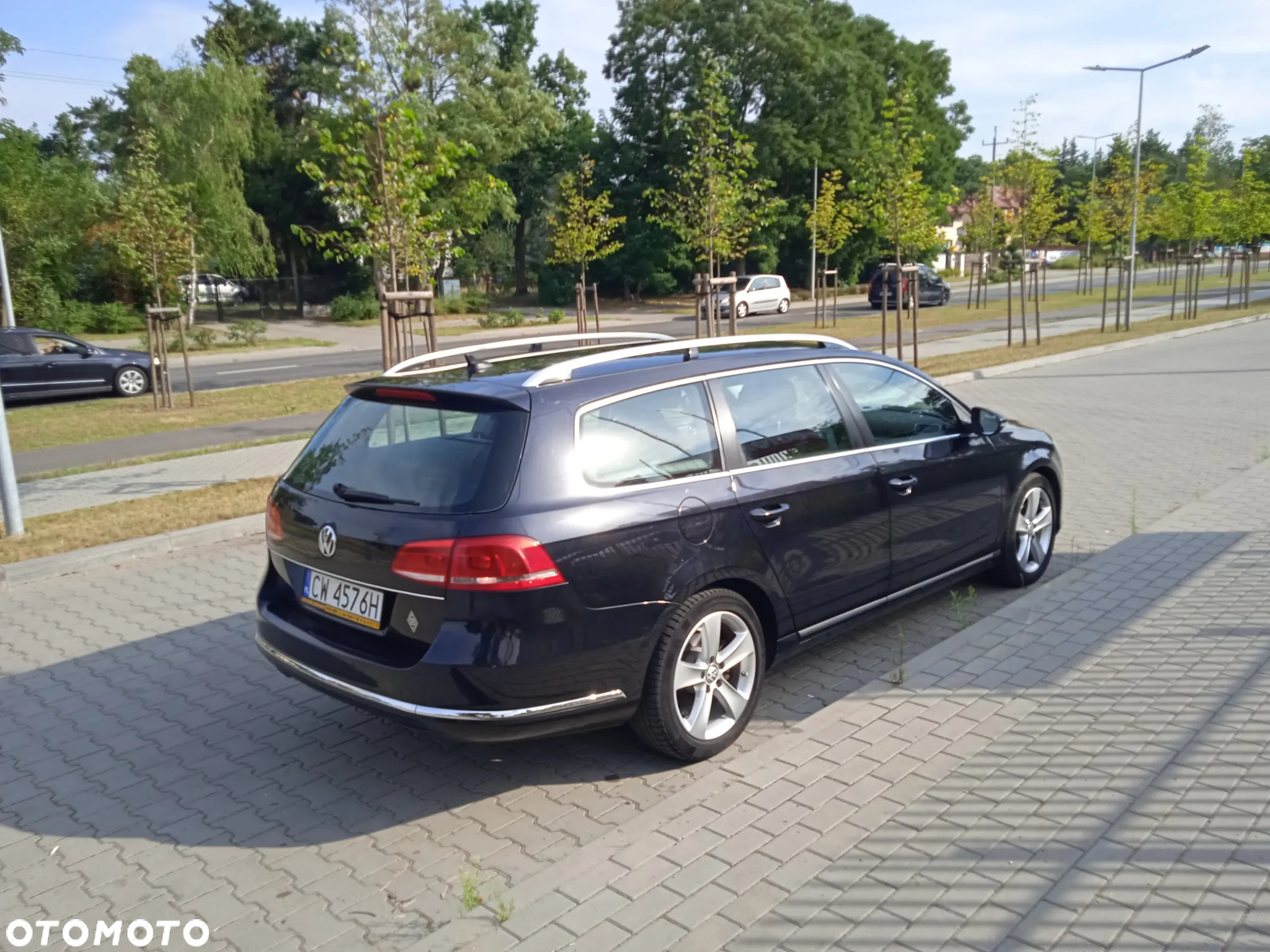 Volkswagen Passat 2.0 TDI DPF Highline - 13