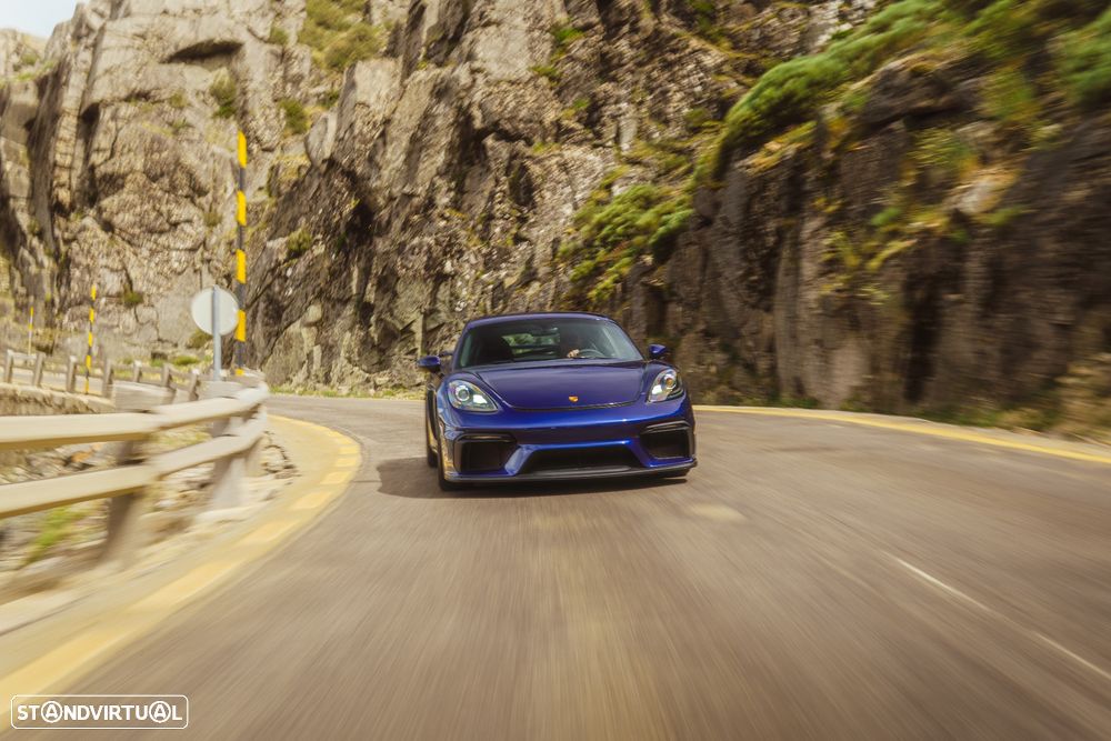 Porsche 718 Cayman GT4 - 3