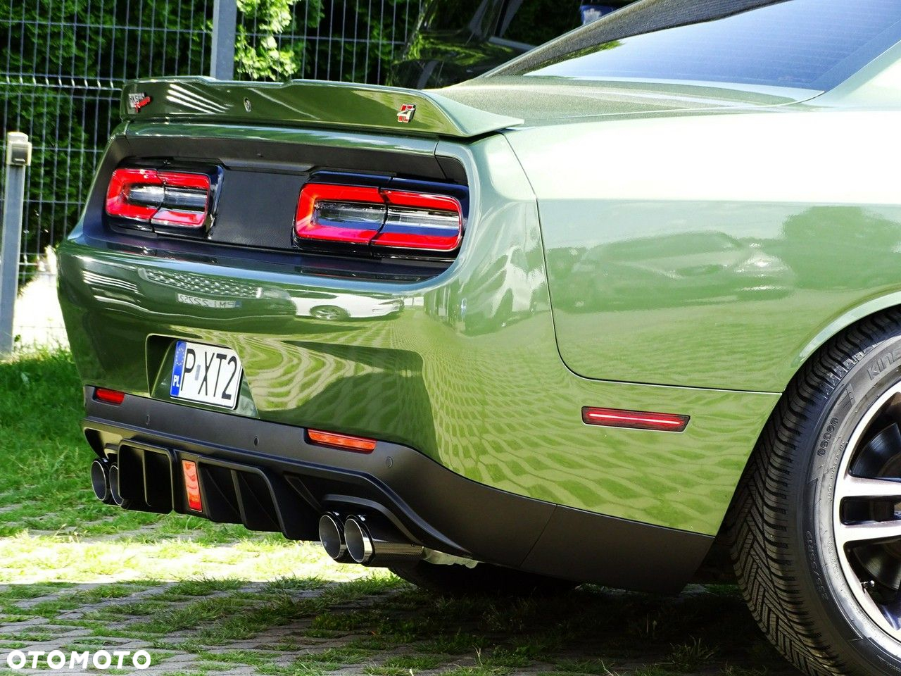 Dodge Challenger - 12