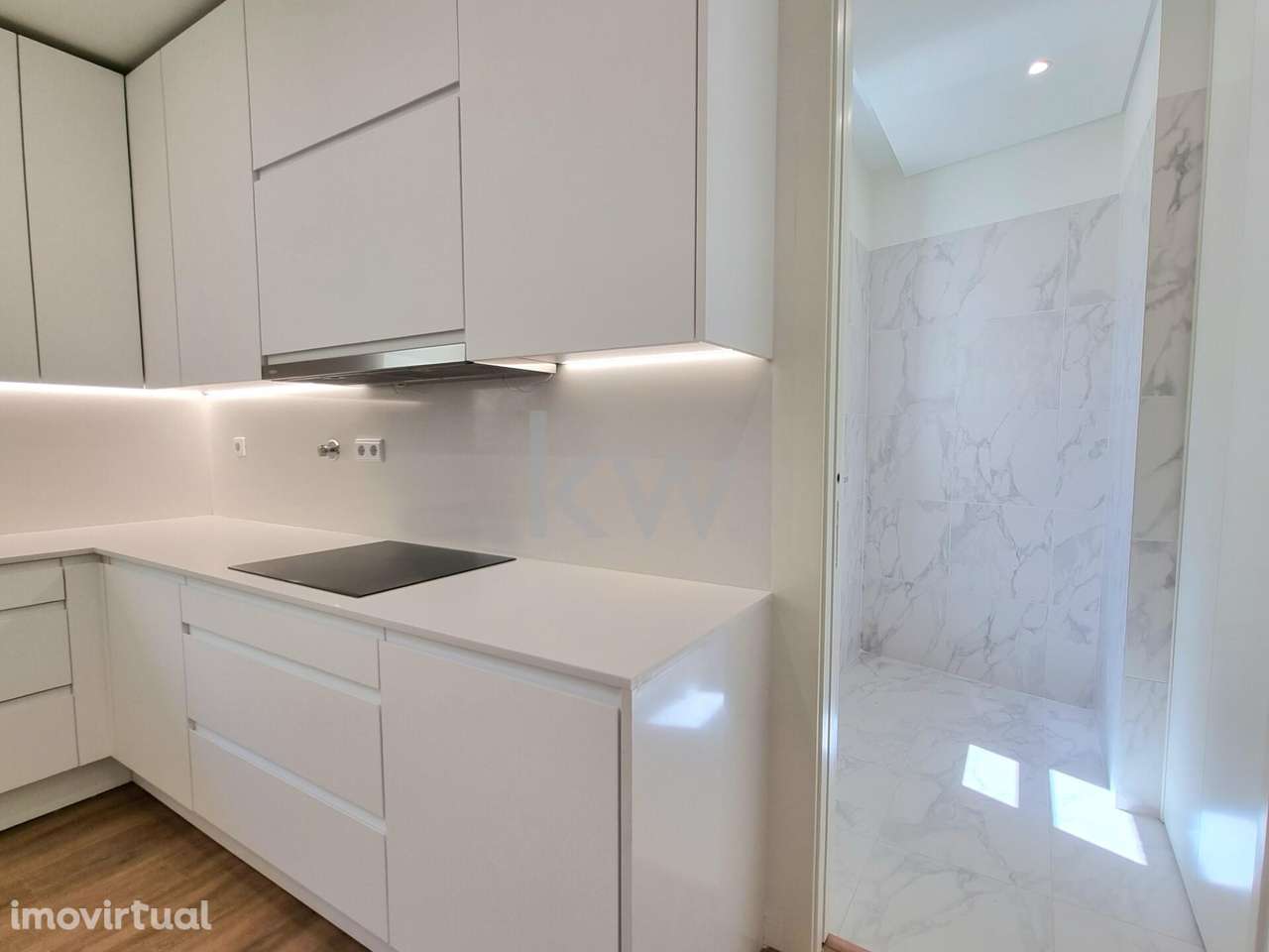 Apartamento T2, com varanda, com garagem em arroios - Grande imagem: 5/7