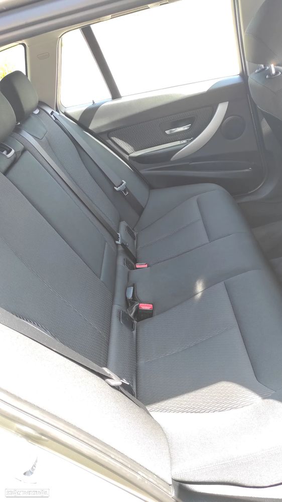 BMW 318 d Blue Performance - 32