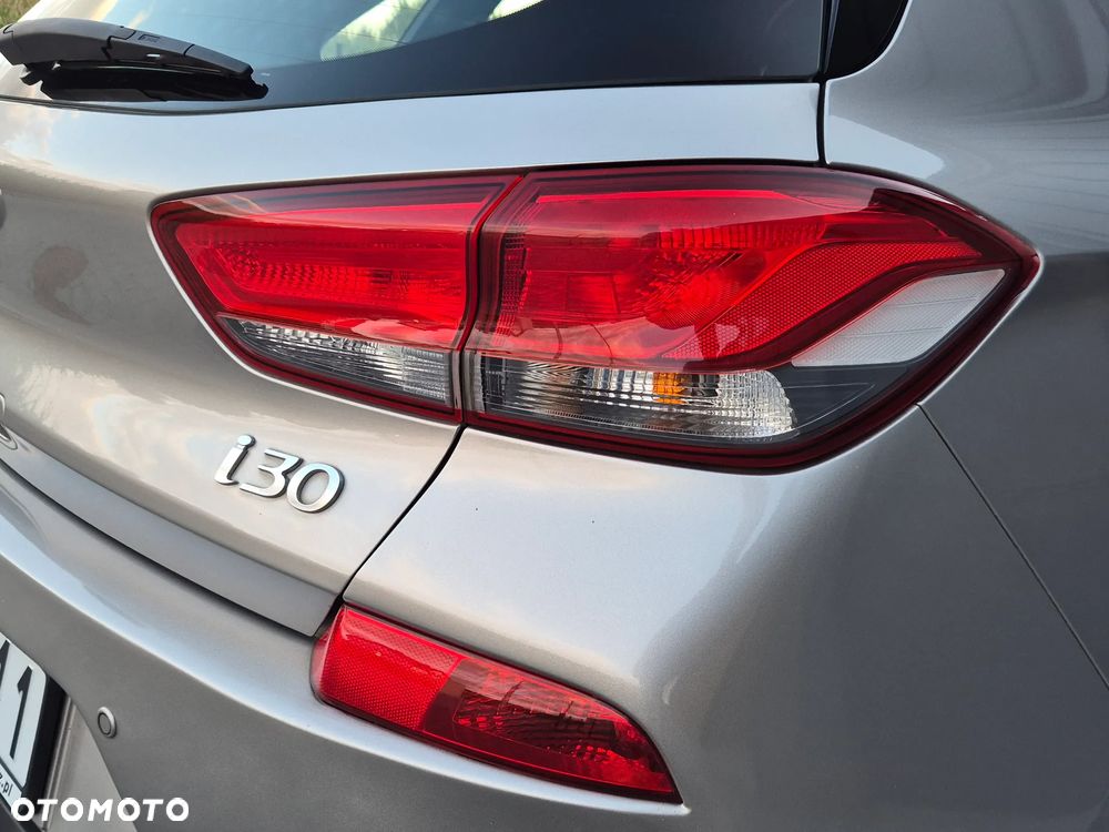 Hyundai i30 1.4 Premiere Comfort - 28