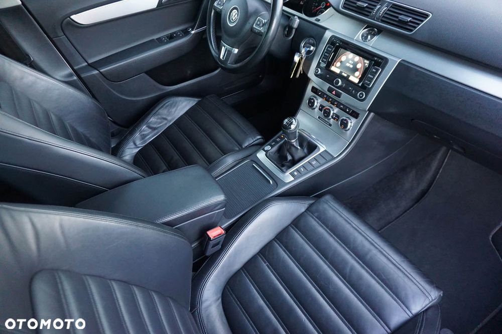 Volkswagen Passat - 30