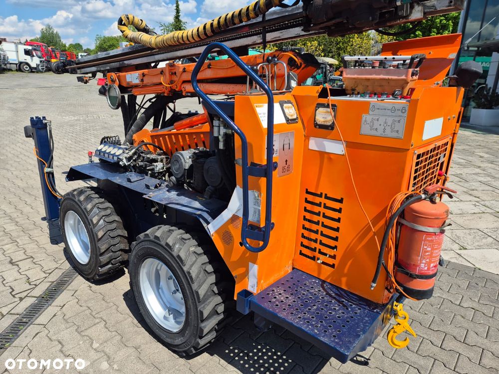 Sandvik Tamrock COMMANDO 120R 4X4 / WIERTNICA DO SKAŁ / SERWISOWANA / 1 WŁ / PEŁNA DOKUMENTACJA / WIELE CZĘŚCI ZAMIENNYCH / ZDALNE STEROWANIE / SILNIK CAT / TRANSPORT / NOWE OPONY - 15