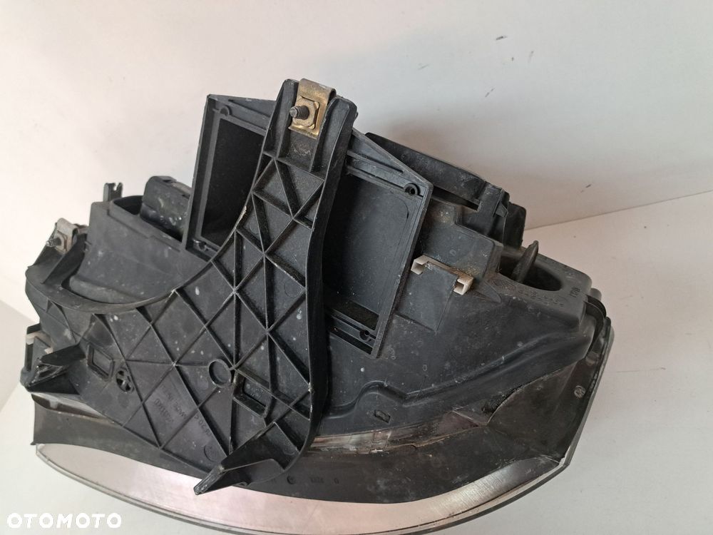 AUDI A4 B6 LAMPA PRAWA PRZÓD PRZEDNIA EU SOCZEWKA 8E0941004 00-04 - 11