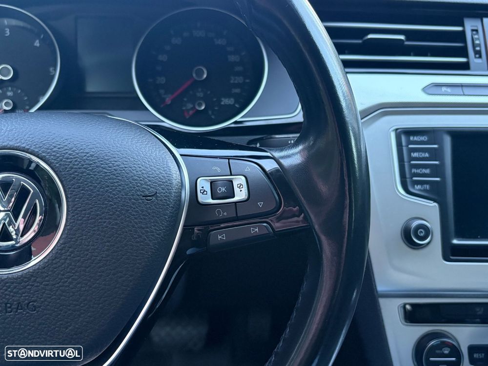 VW Passat 2.0 TDI Confortline DSG - 37