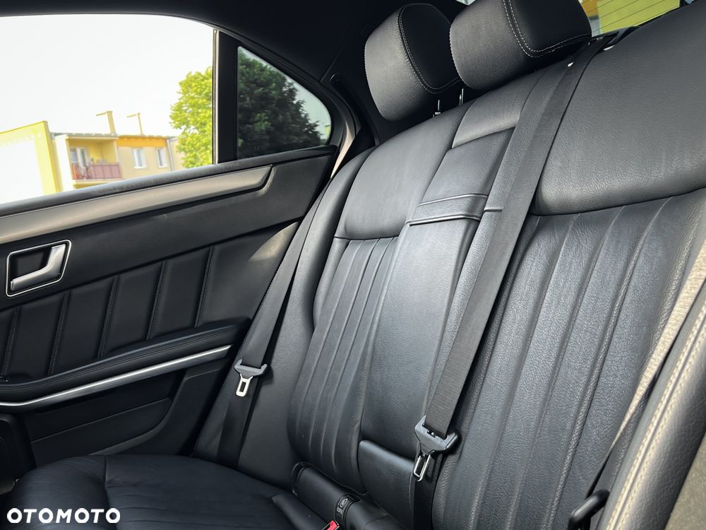 Mercedes-Benz Klasa E 220 CDI DPF BlueEFFICIENCY 7G-TRONIC Avantgarde - 26