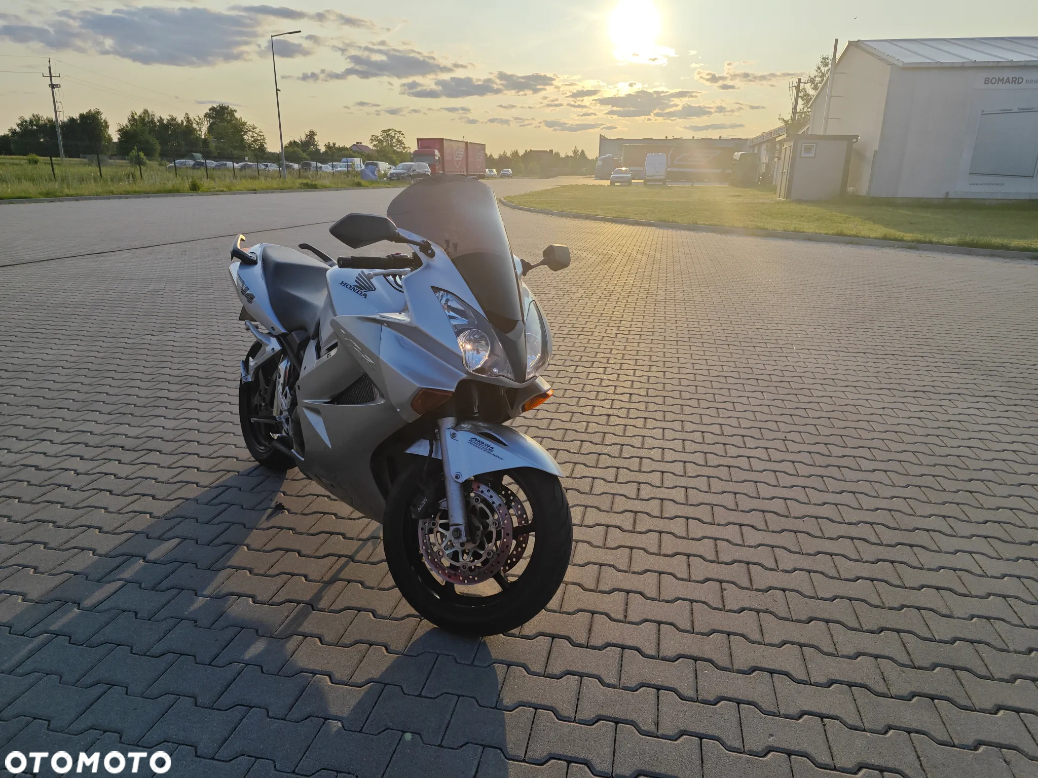 Honda VFR - 2