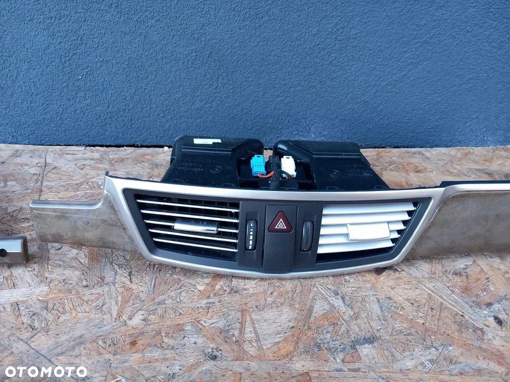 dekor konsoli dekory listwa kratka nawiewu środkowa mercedes w212 europa - 4