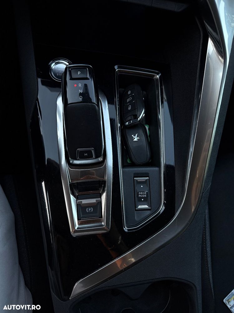Peugeot 3008 1.2 PureTech Turbo S&S EAT8 Allure - 19