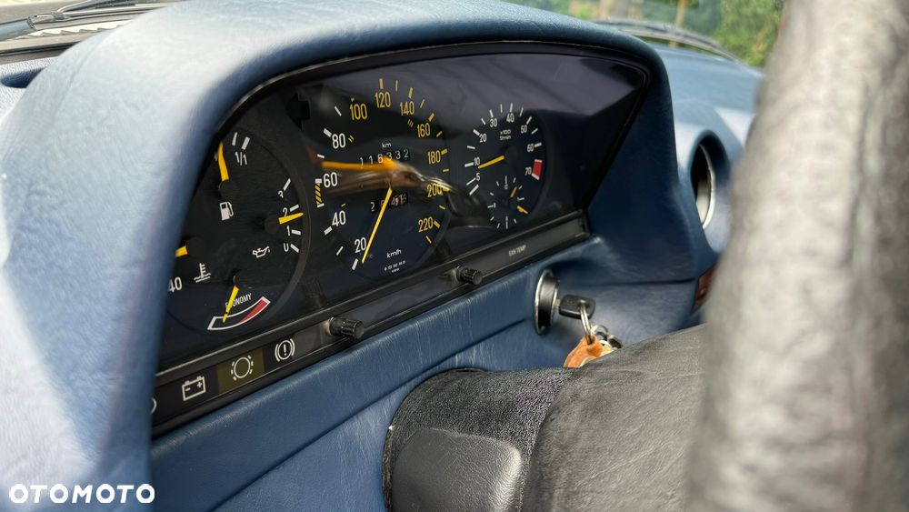Mercedes-Benz W123 - 18