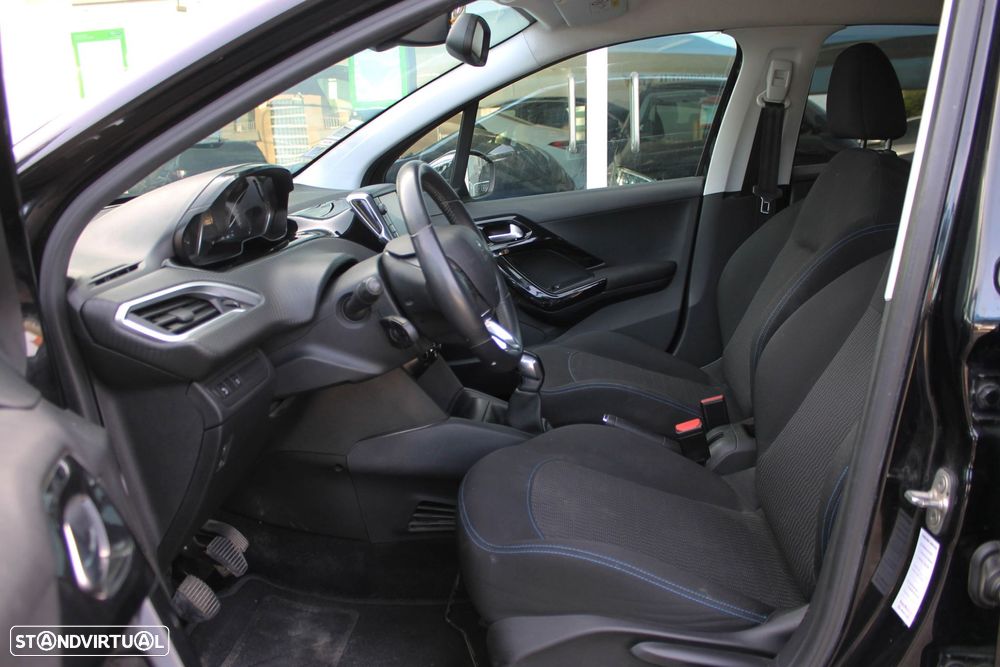 Peugeot 208 1.2 PureTech Signature - 39