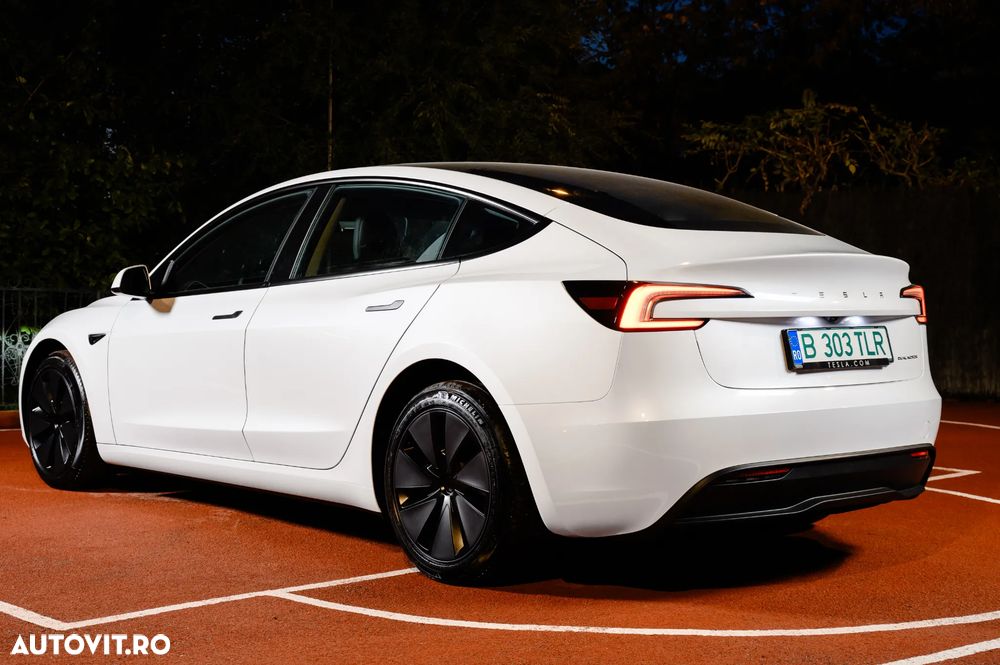 Tesla Model 3 - 4