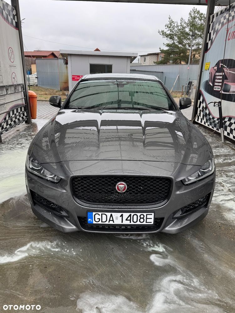 Jaguar XE - 16