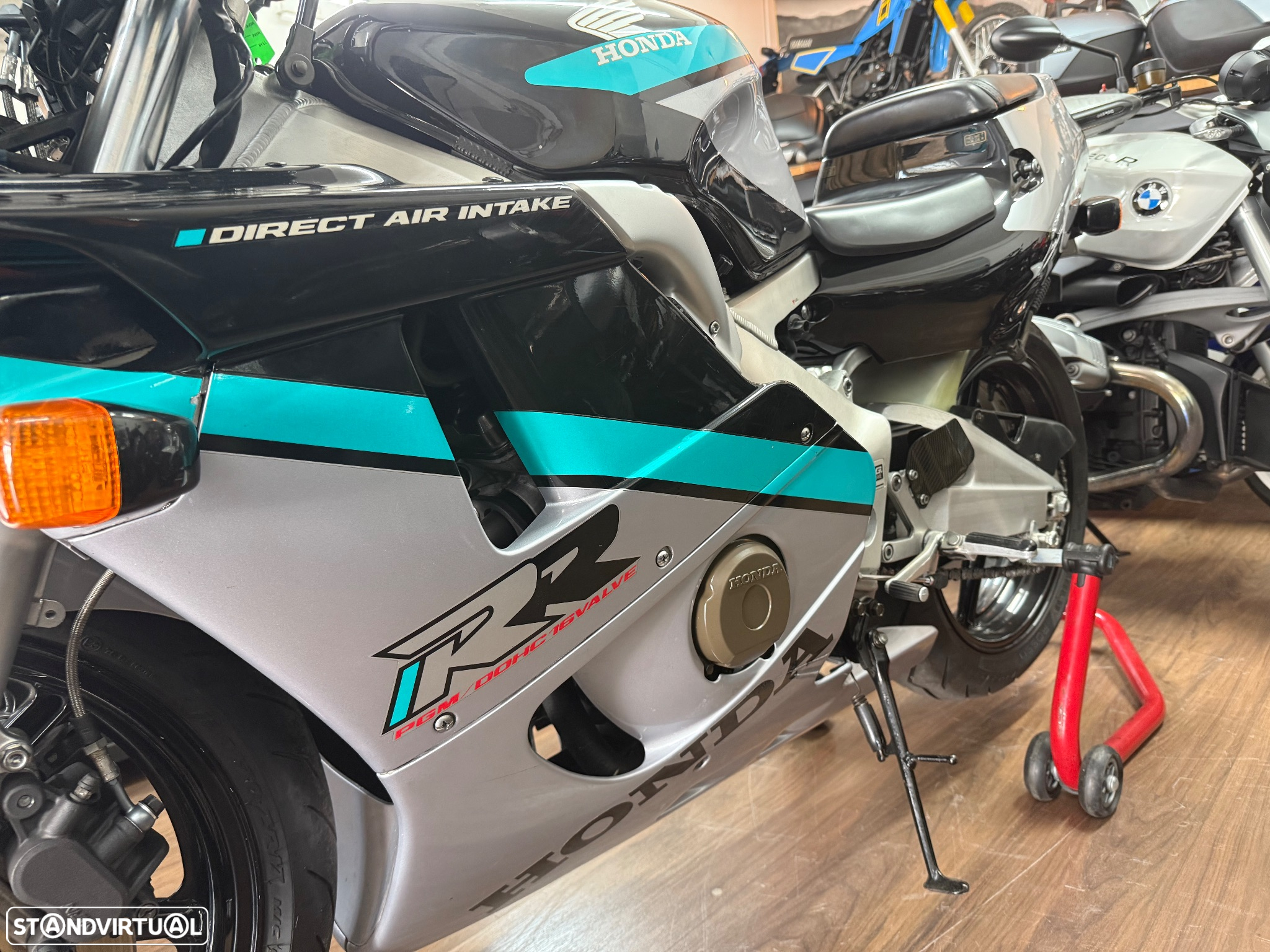 Honda CBR 400 RR - 16