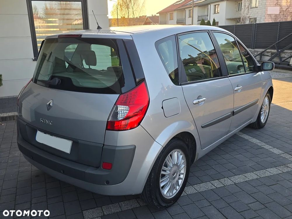 Renault Scenic 1.9 dCi FAP Avantage - 4