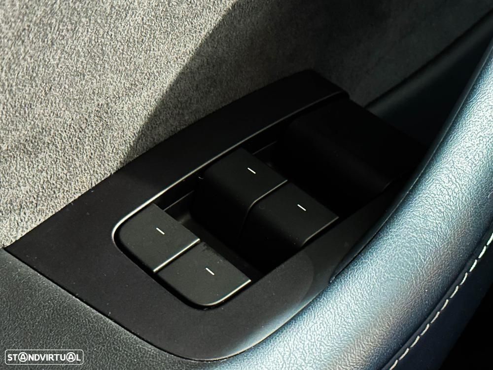 Tesla Model Y Standard - 44