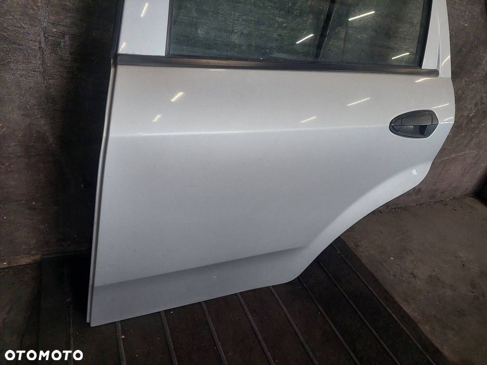 DRZWI KOMPLETNE LEWY TYŁ FIAT GRANDE PUNTO I - 2