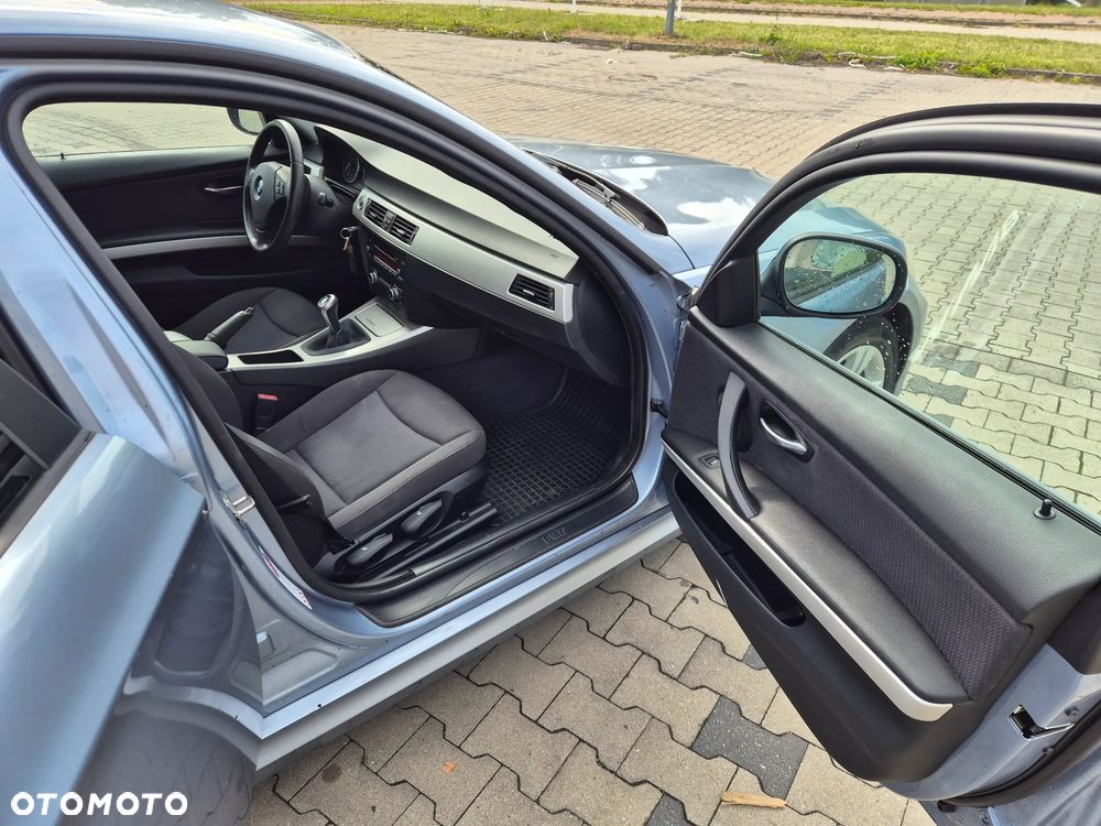 BMW Seria 3 318i - 10