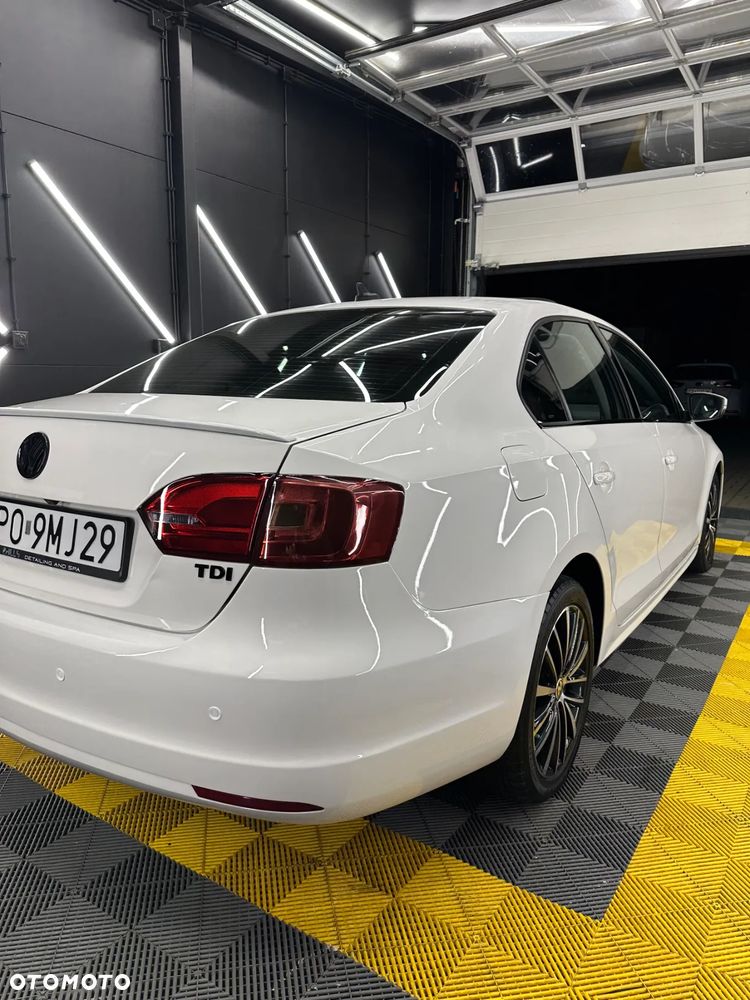 Volkswagen Jetta 2.0 TDI DPF DSG Highline - 16