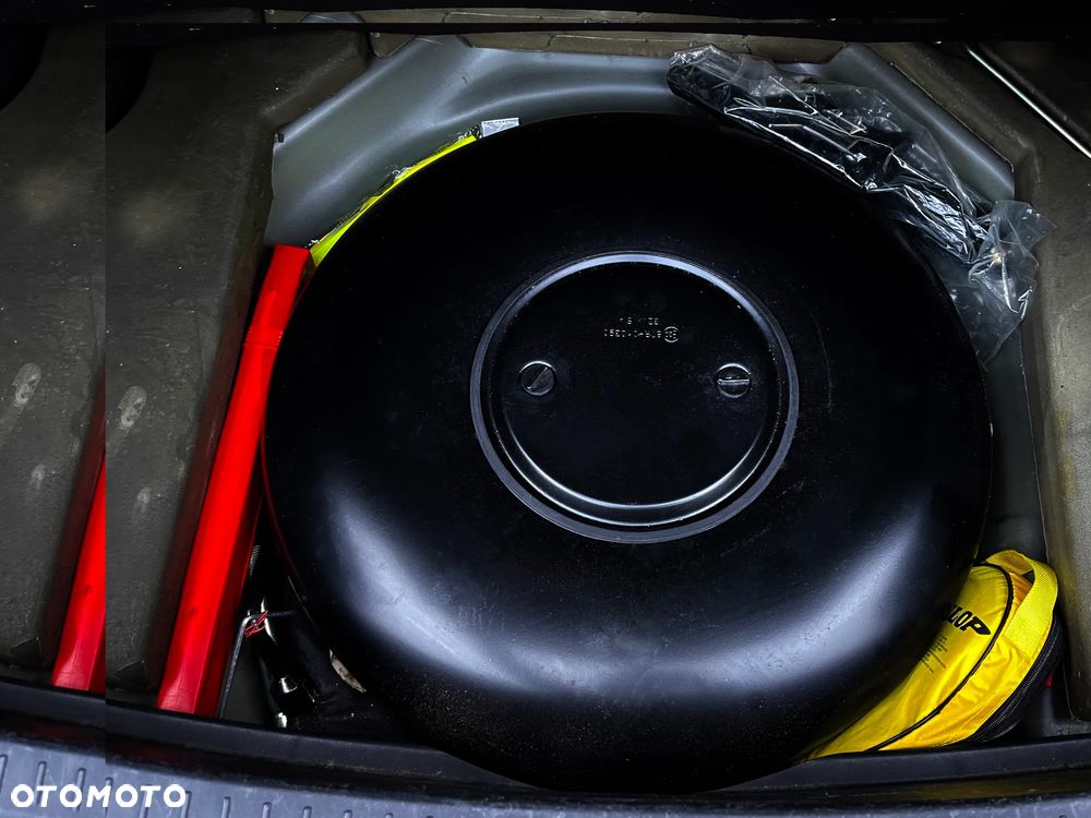 Toyota Avensis 1.8 Premium - 18