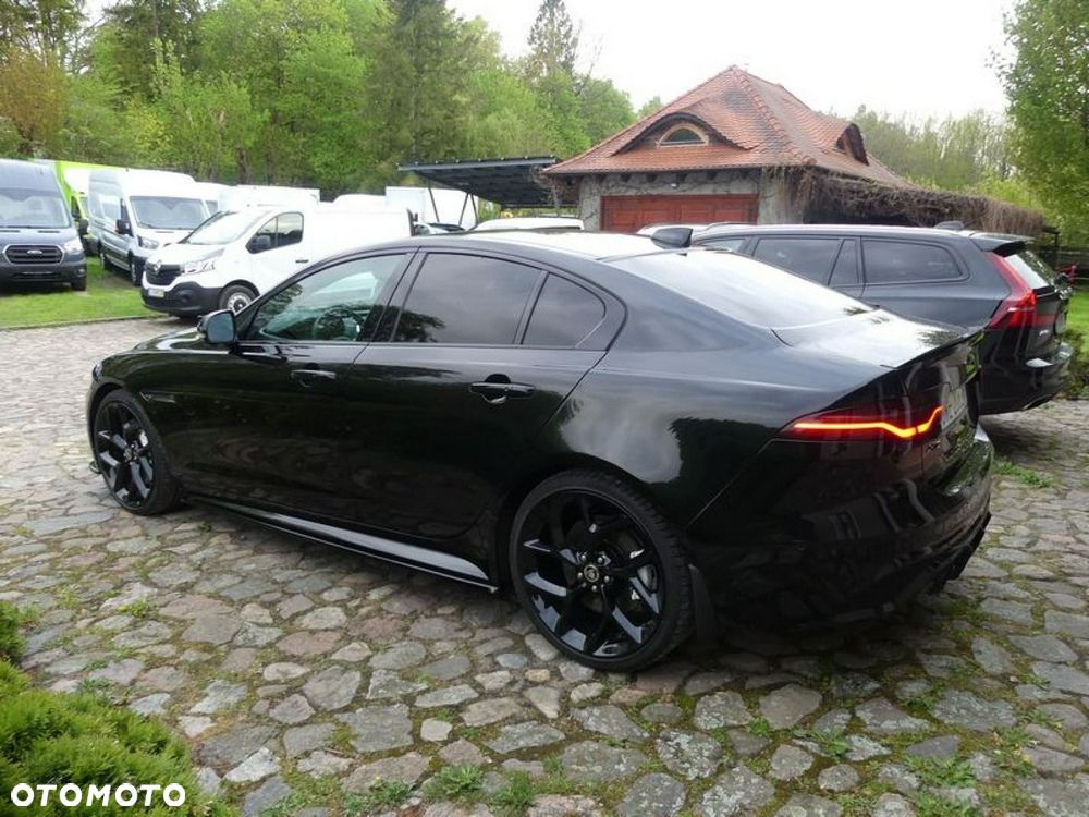 Jaguar XE 2.0 T AWD R-Sport - 28