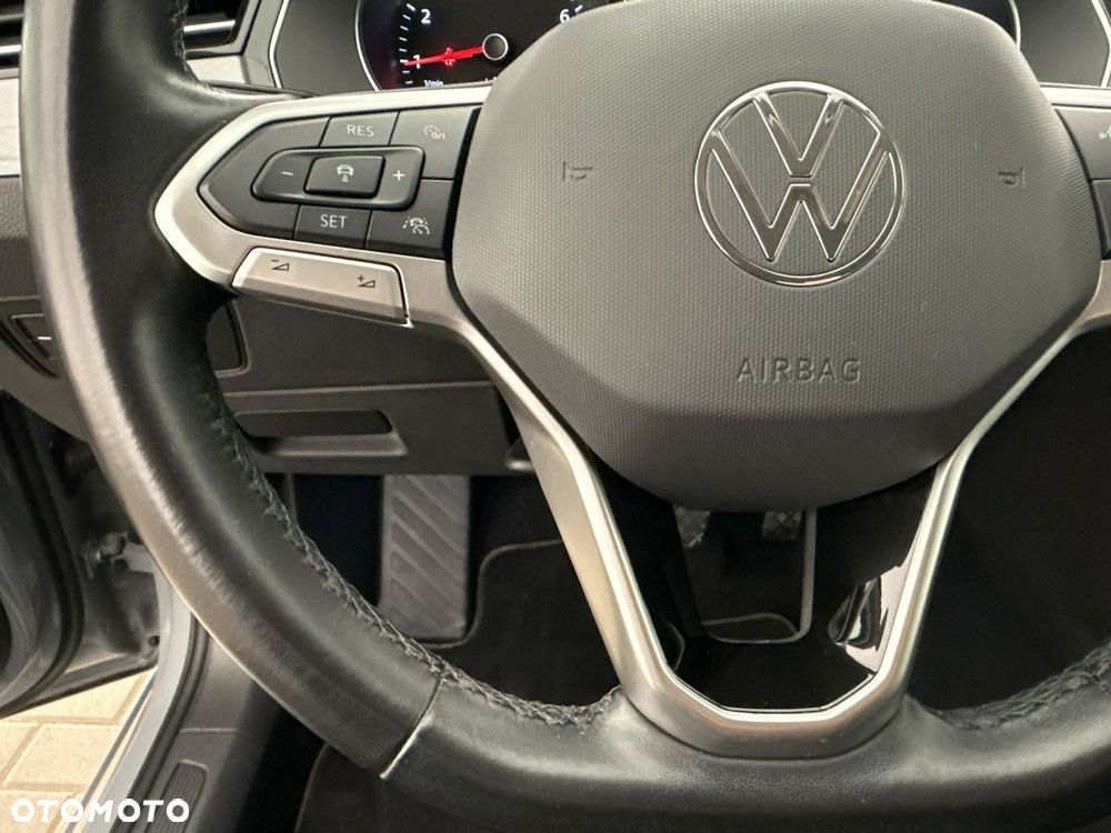 Volkswagen Passat - 25