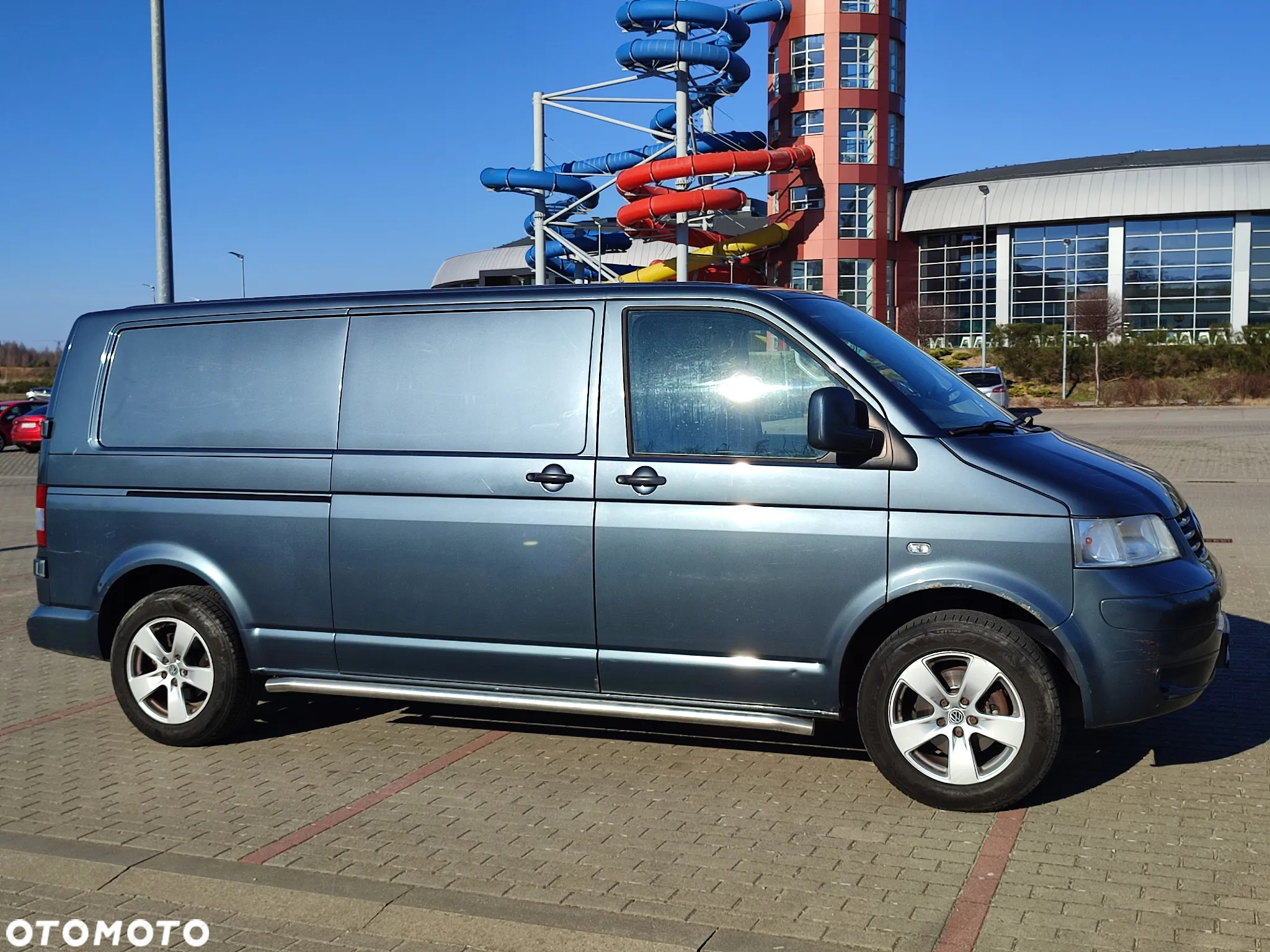 Volkswagen T5 Long L2H1 2.5TDI Klima, Alu, Skrzydełka, Podłokietniki, Po pełnym serwisie - 13