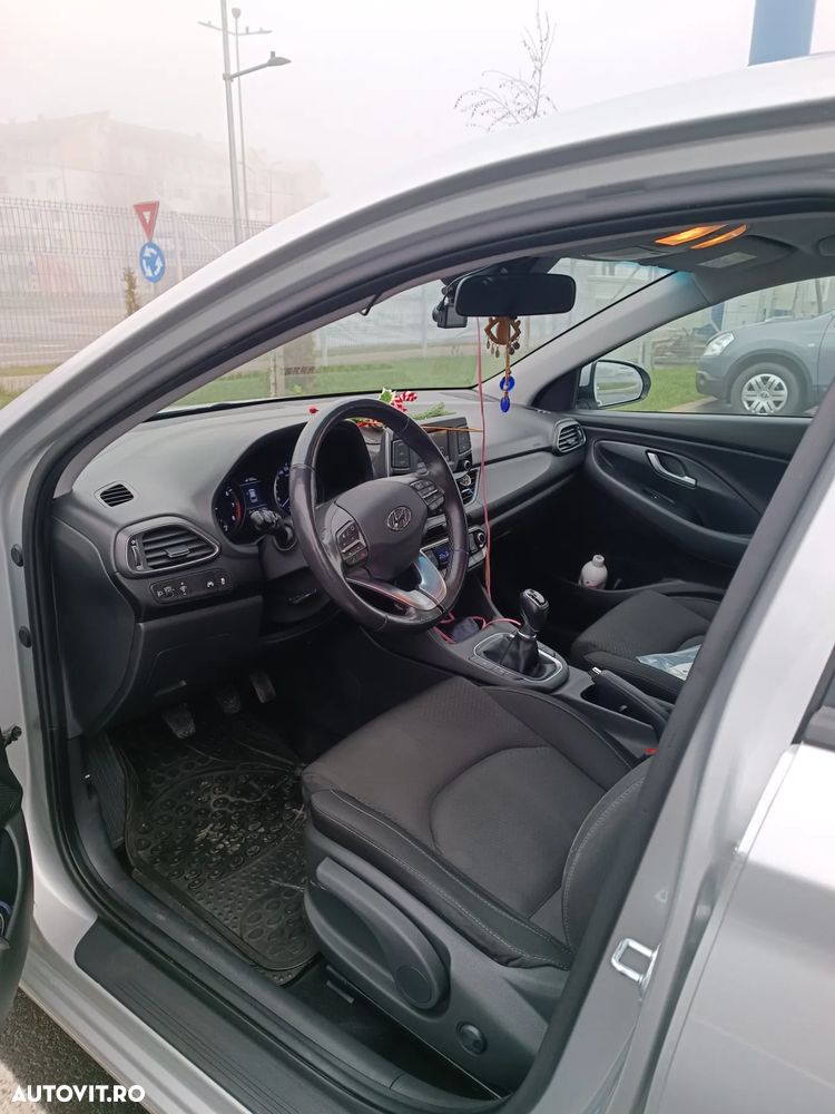 Hyundai i30 1.4 100CP 5DR M/T Highway - 4