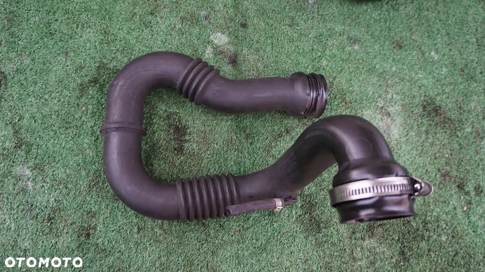 Renault Trafic II Opel Vivaro Nissan Primastar 2.0 DCI M9R przewod powietrza 8200470985