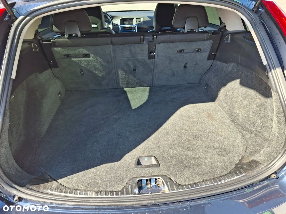 Volvo V60 D2 Momentum - 12
